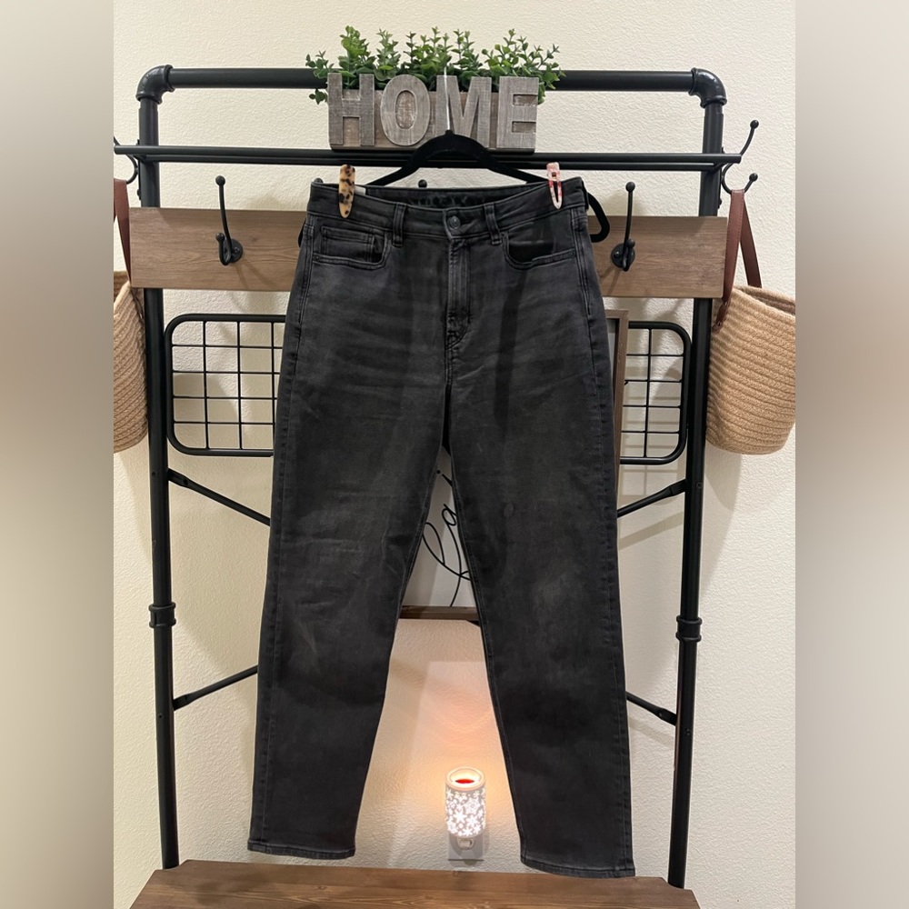 ❌SOLD❌AE MOM JEANS SIZE 8